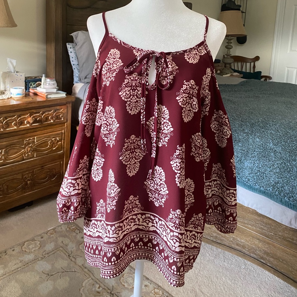 A’Gaci Cold Shoulder Top